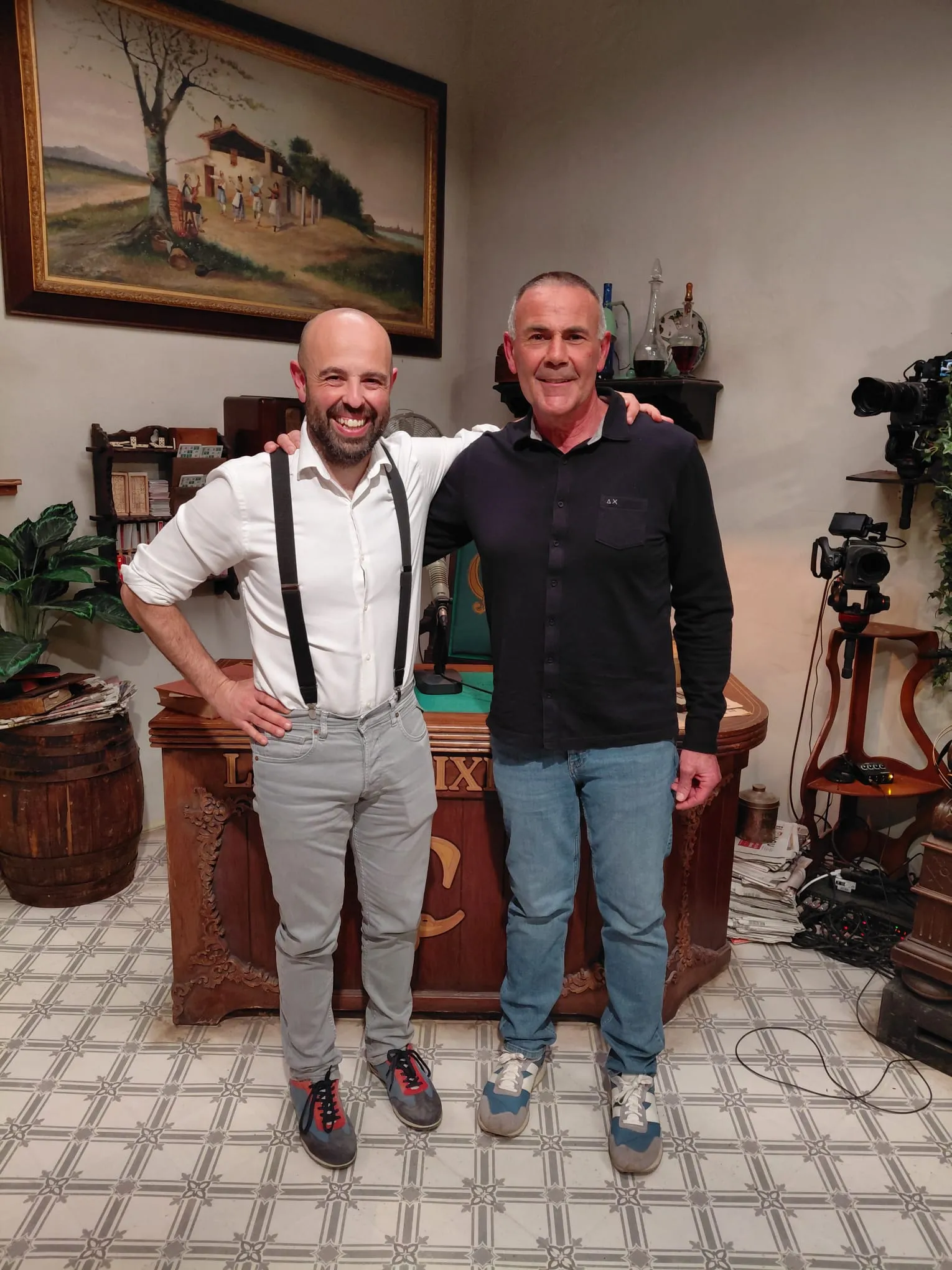 Con 27 años trabajando en la construcción del templo, Isidor es una de las personas que mejor conoce esta obra única, en la que ha participado activamente en la ejecución de diversas torres, contribuyendo con sus propias manos a levantar uno de los edificios más icónicos de Cataluña y del mundo . Su trayectoria refleja una manera de entender la construcción basada en el oficio, la precisión y la dedicación, en un proyecto donde cada detalle requiere el máximo rigor y donde la experiencia acumulada es clave para garantizar la calidad final. Historias como la suya ponen en valor el papel de las personas detrás de cada gran obra, profesionales que aportan conocimiento, esfuerzo y vocación a lo largo de los años. En Constructora del Cardoner nos sentimos especialmente orgullosos de contar con profesionales como él, que representan los valores del oficio y el compromiso con la construcción bien hecha.