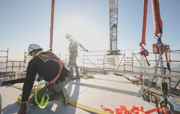 Assolim una nova fita amb la col·locació de la creu a la Torre de Jesucrist de la Sagrada Família