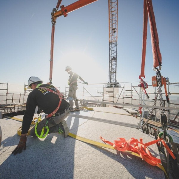 Alcanzamos un nuevo hito con la colocación de la cruz en la Torre de Jesucristo de la Sagrada Familia