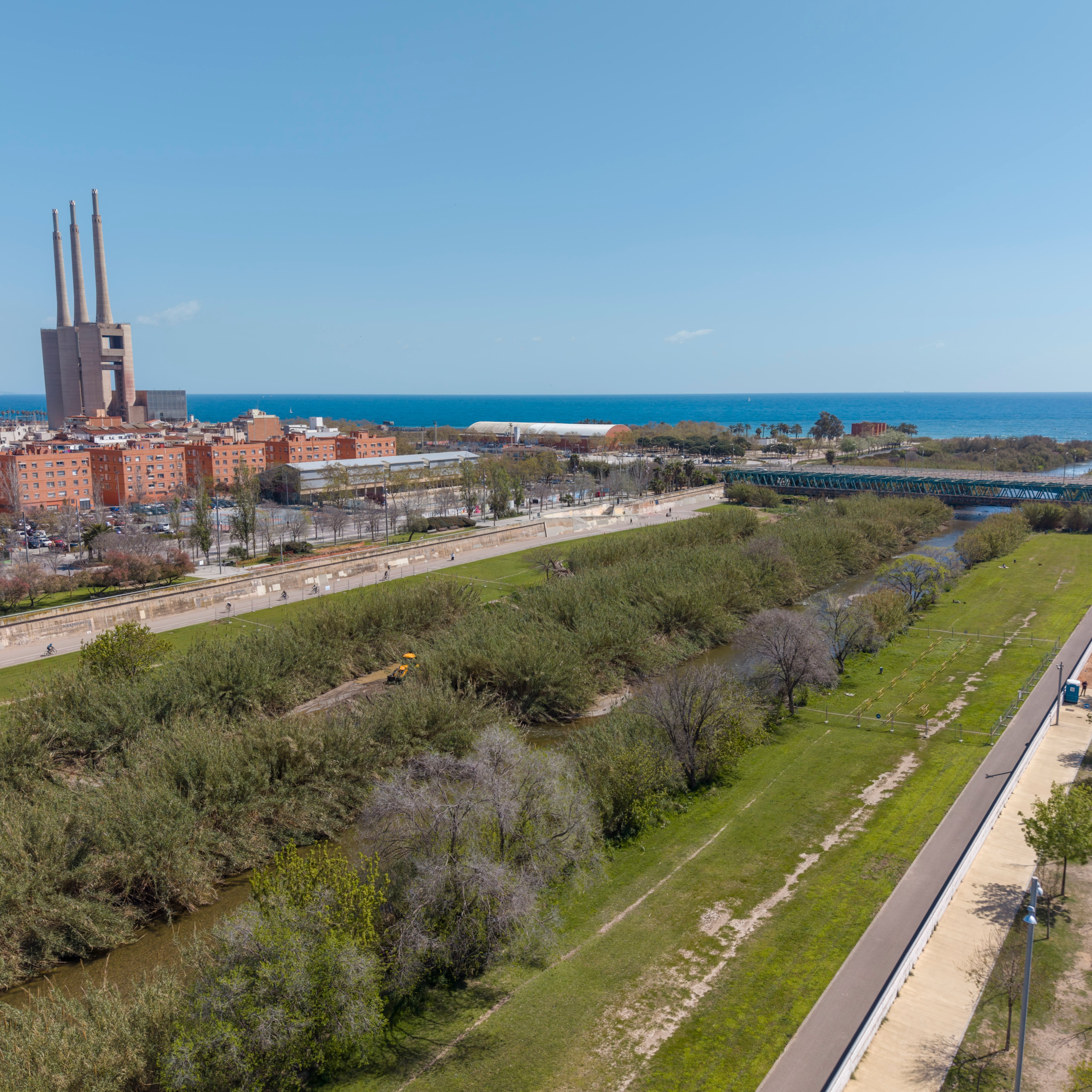 Construïm una nova passarel·la per a vianants sobre el riu Besòs